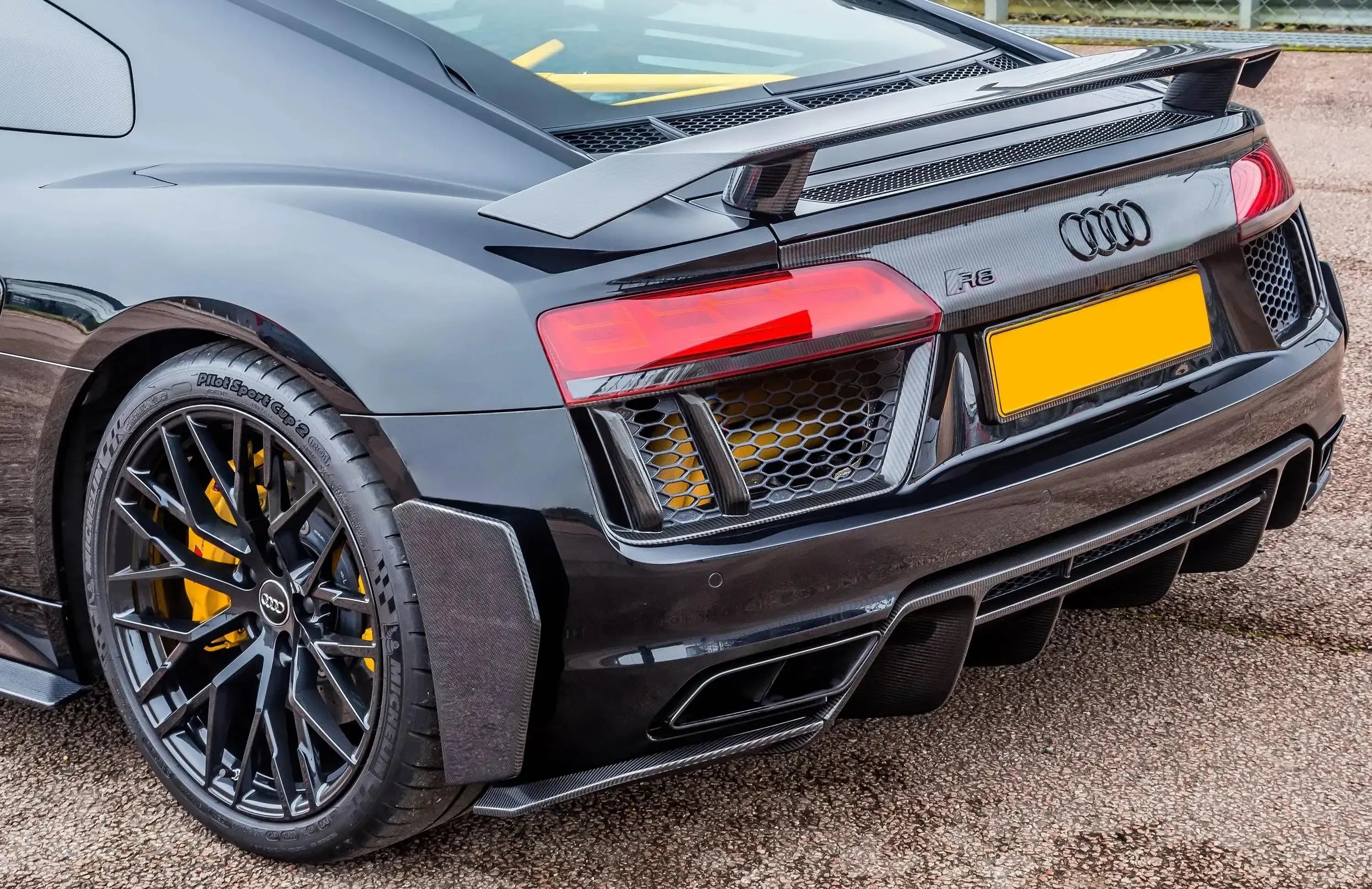Carbon Fiber Rear Bumper Fins - Audi R8 V10 Gen 2