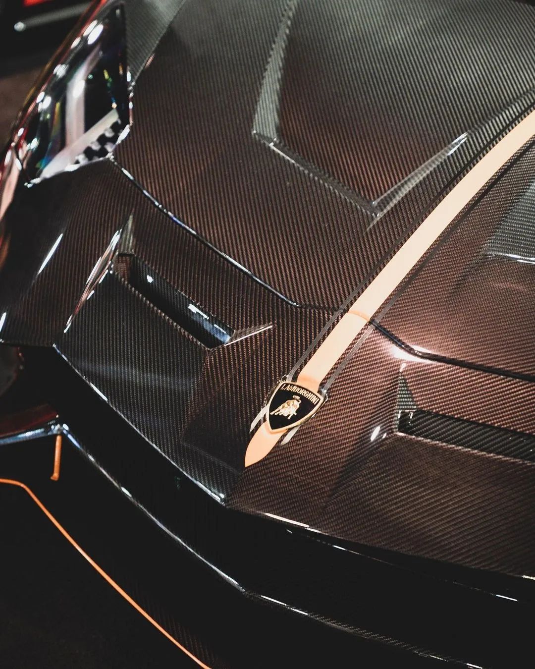 1016 Style Carbon Fiber Front Hood - Lamborghini Aventador