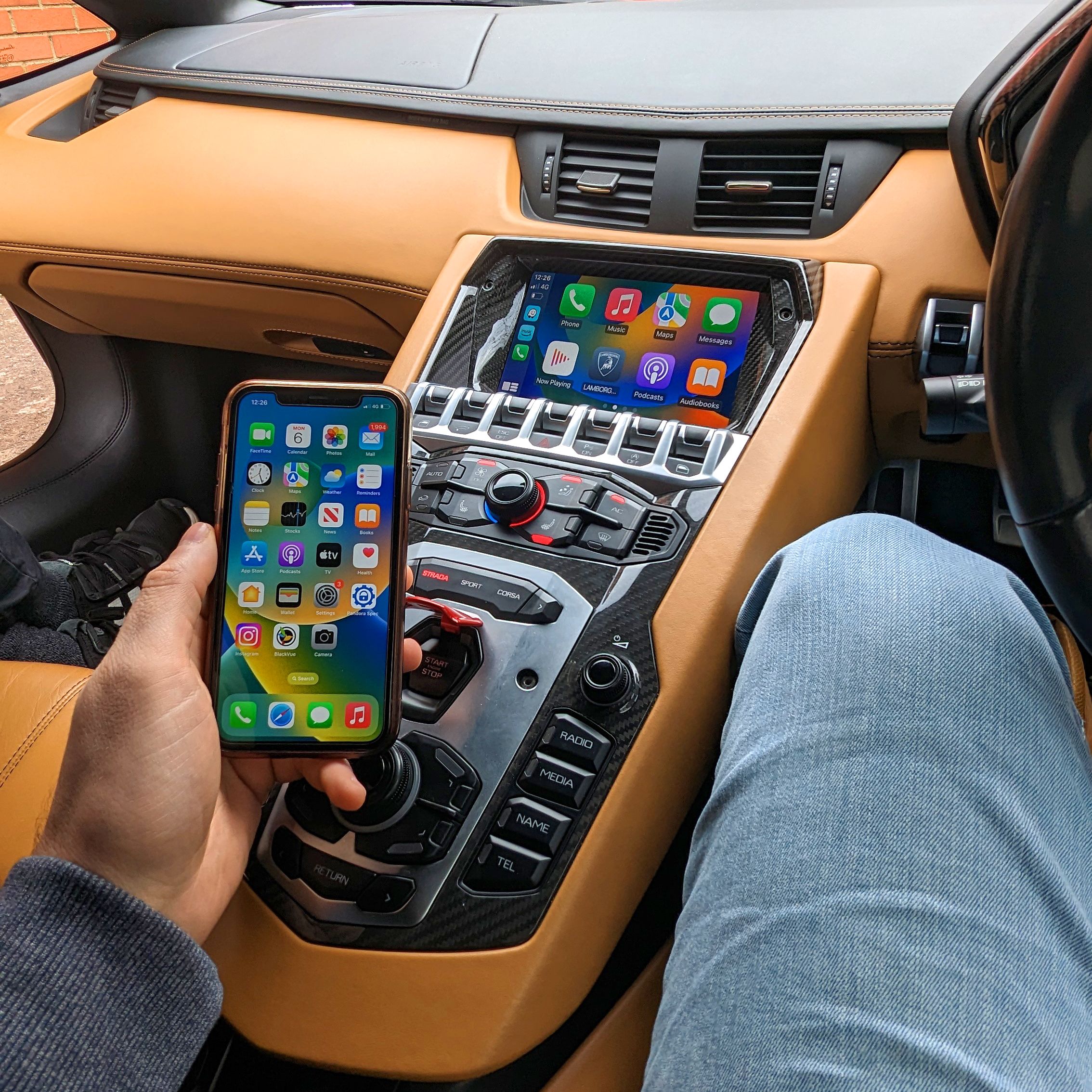 Apple Carplay & Android Auto Retrofit - Lamborghini